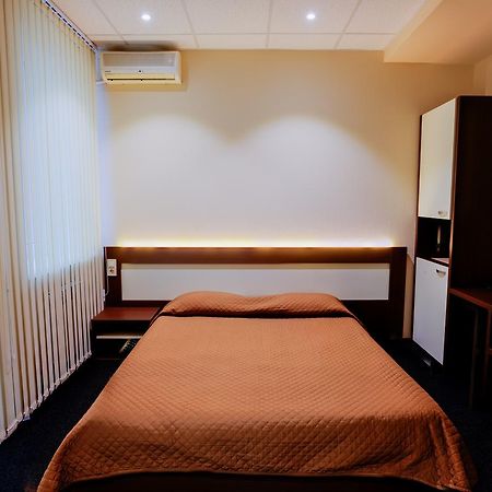 Comfort Hotel & Hostel Zaporizhia Esterno foto